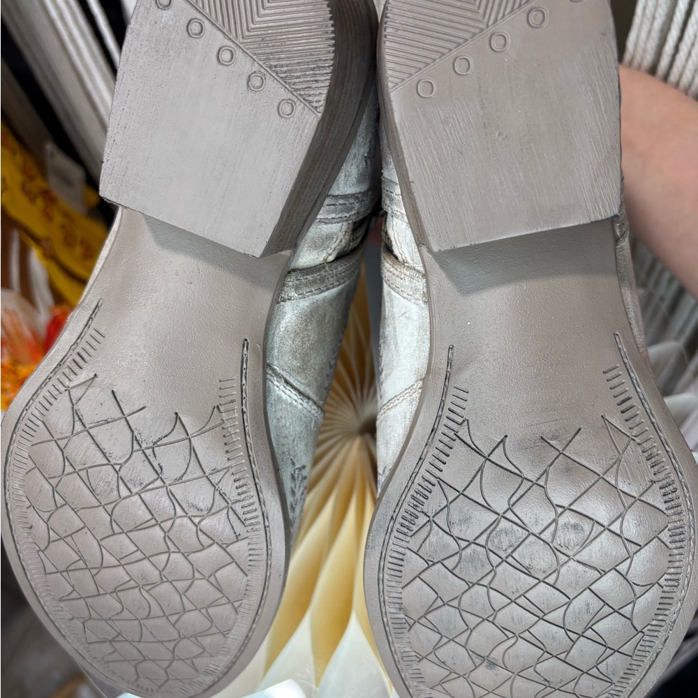 Gray Ankle Boots with Embroidered Design and Medium Heel - Picture 7 of 7